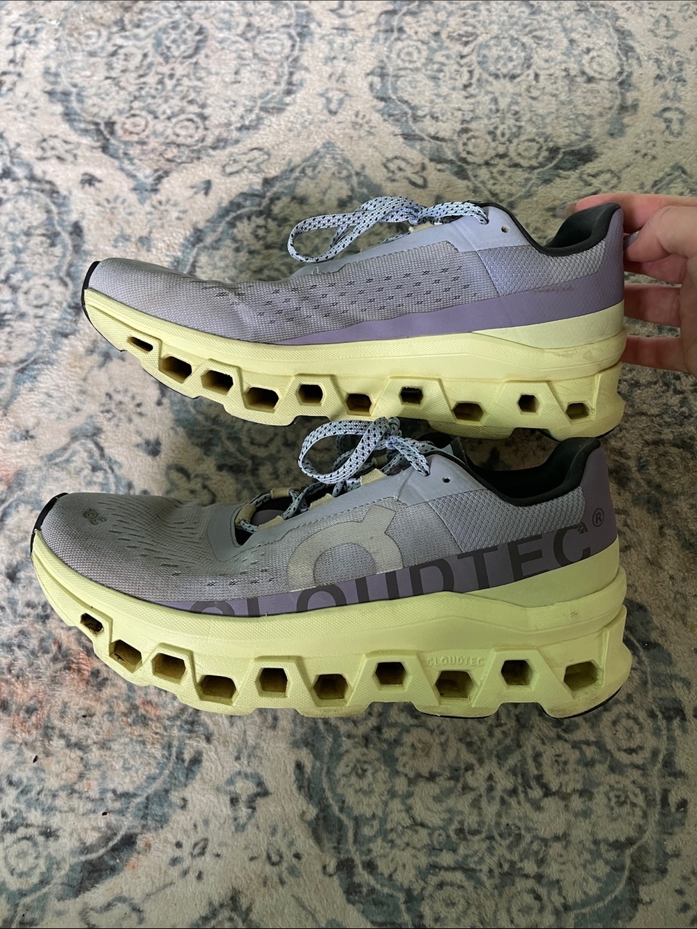 ON Cloudmonster Running Shoes SZ 7.5W Light Gray & Yellow